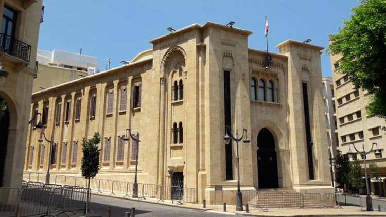 انتهاء الجولة الاولى من الاستشارات النيابية غير الملزمة على ان تستأتف بجولة ثانية عند الثالثة والنصف بعد الظهر بلقاء مع كتلة الكتائب