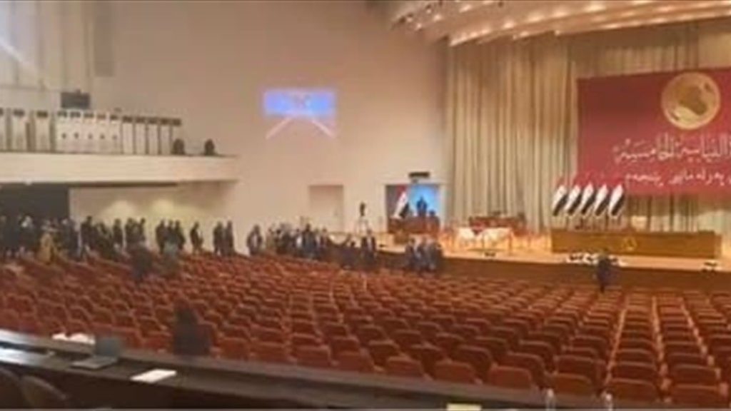 بدء توافد النواب الى البرلمان