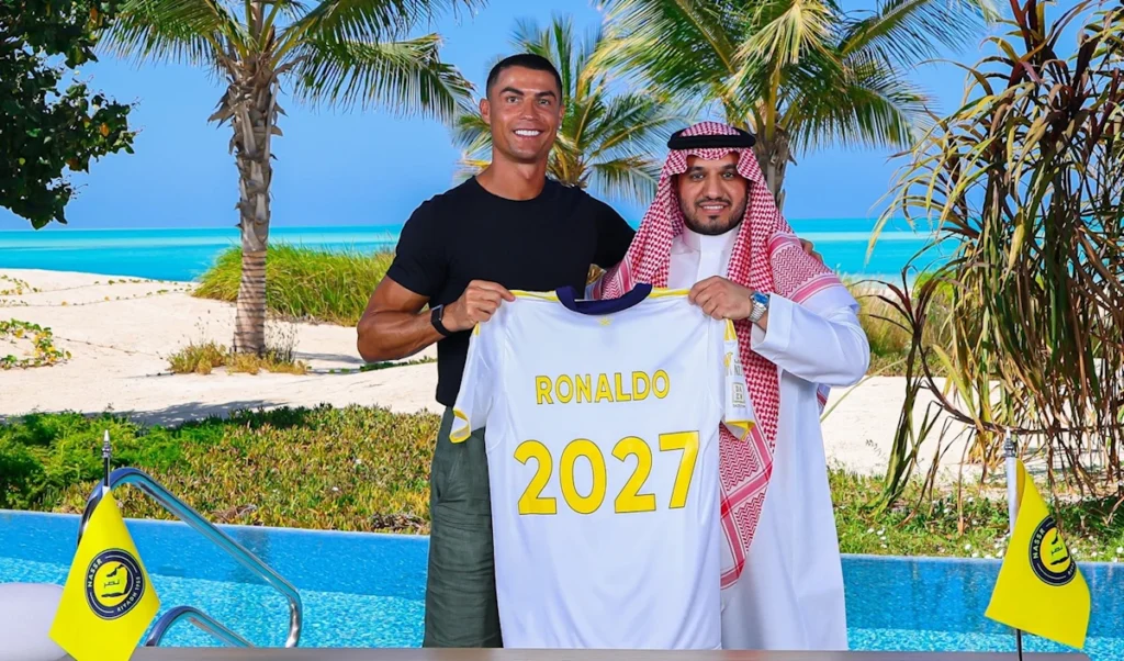 كريستيانو رونالدو باقٍ مع النصر حتى 2027