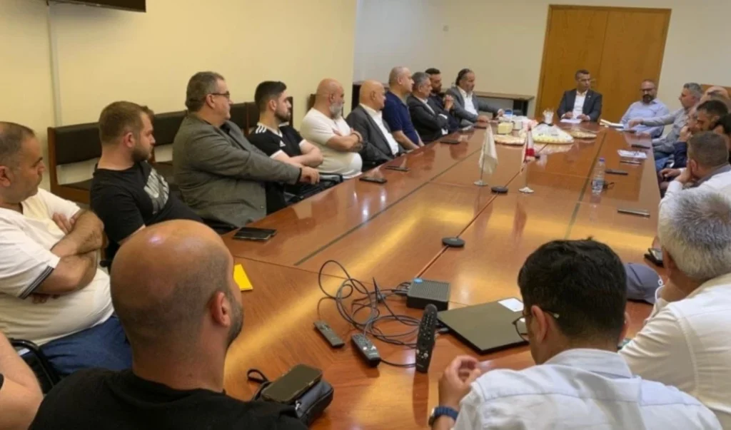 وزير الزراعة يبحث دعم مربي الأبقار وحماية الإنتاج الوطني