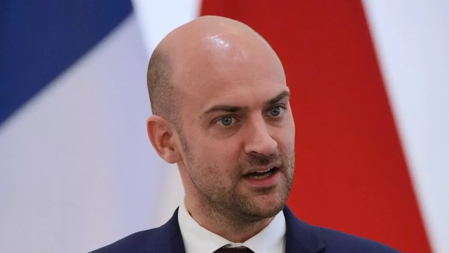 وزير الخارجية الفرنسي يؤكد لنظيره اللبناني استعداد بلاده لتنظيم مؤتمر دولي لدعم الجيش اللبناني