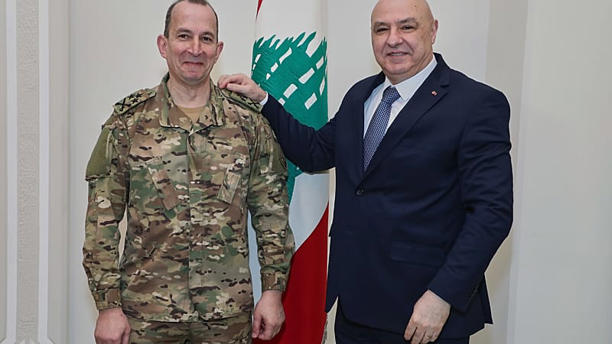 إسلام آباد تنسق مع بيروت وتتصل بطهران.. عاصم منير يلتقي نظيره اللبناني ويبعث برسالة إلى خامنئي