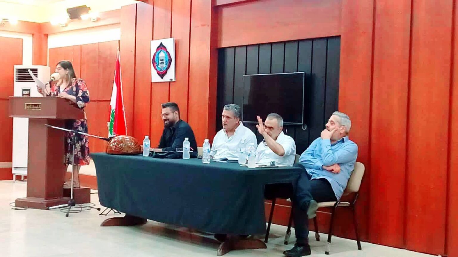 أمسية شعرية موسيقية بعنوان “للأرض للإنسان”برعاية الرابطة الثقافية بالتعاون مع جمعية الوفاق الثقافية