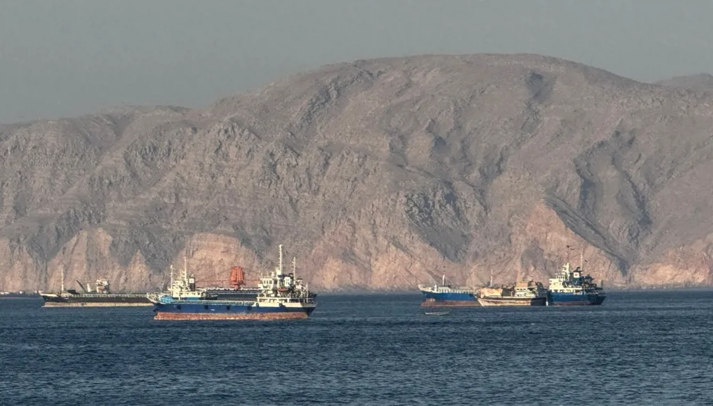 ضربات أميركية جديدة… وإيران: تصاريح عبور مضيق هرمز ستُمنح بعد عودة الهدوء