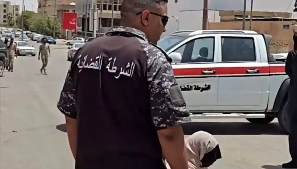 فيديو جلد سيدة في سبها يثير جدلاً واسعاً… والسلطات الليبية تفتح تحقيقاً