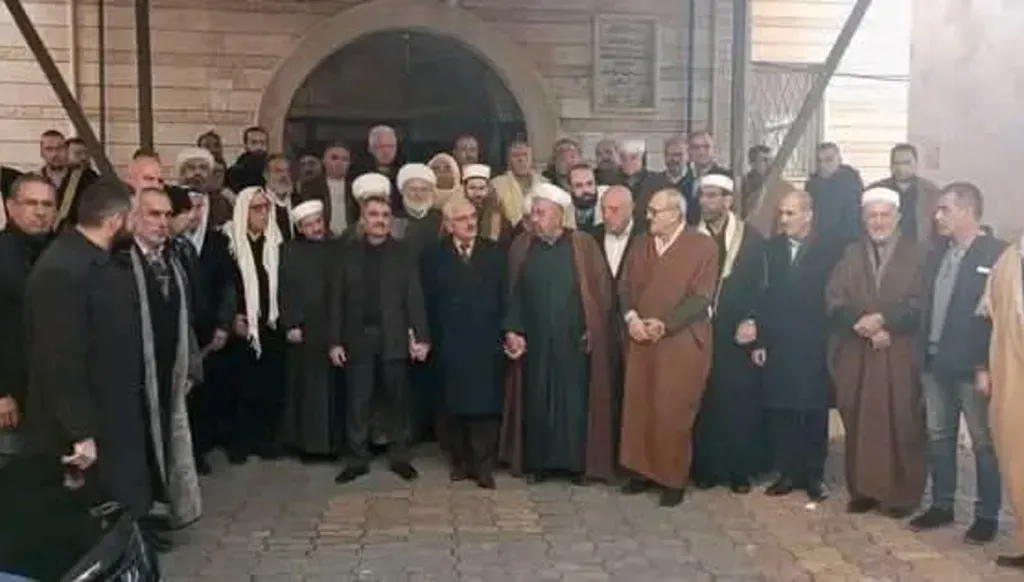 العلويّون ومواجهة التّسطيح الرّقميّ: خطيئة “الفقه الواحد” وتسييس الهويّات