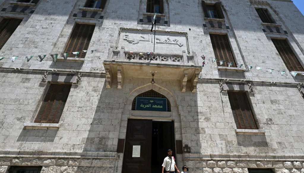 زيارة مرتقبة لماكرون إلى دمشق… أول قائد دولة غربية يزور سوريا منذ سقوط النظام