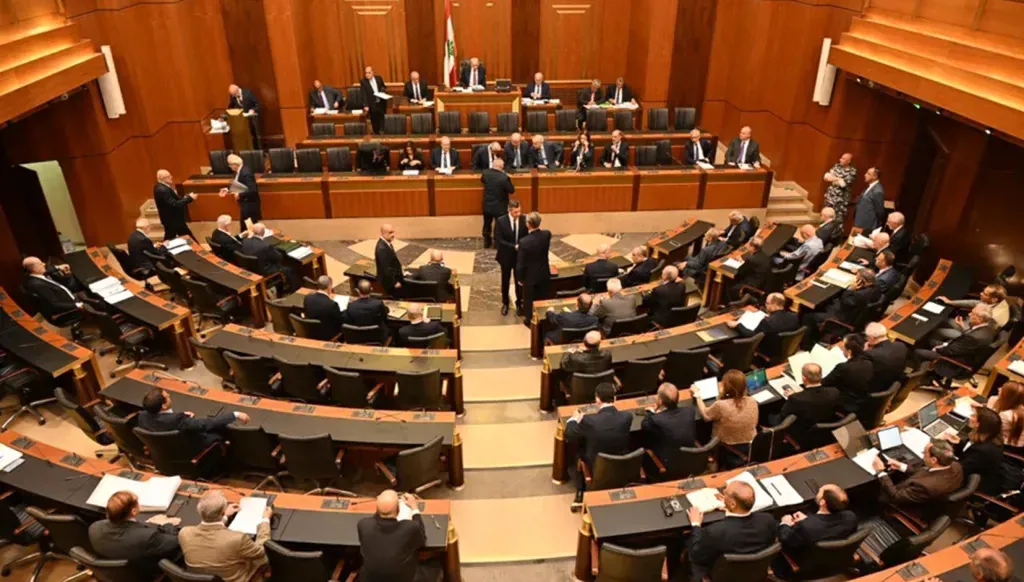 قانون الإعلام: تغييب للذكاء الاصطناعي وتدخّل في تنظيم المؤسسات