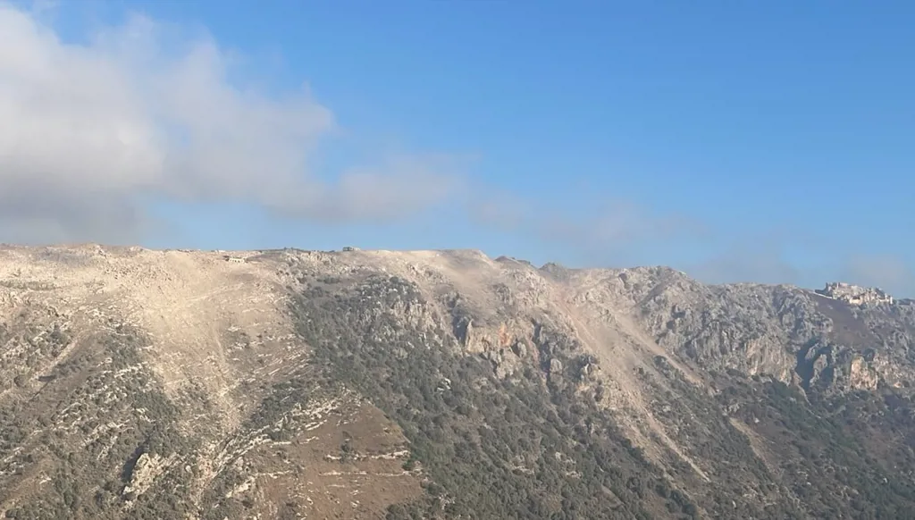 بسبب التفجير الإسرائيلي الضخم في منطقة الشقيف… لبنان يُسجّل موجات أرضية أشبه بهزّة بقوّة 3.8 درجات