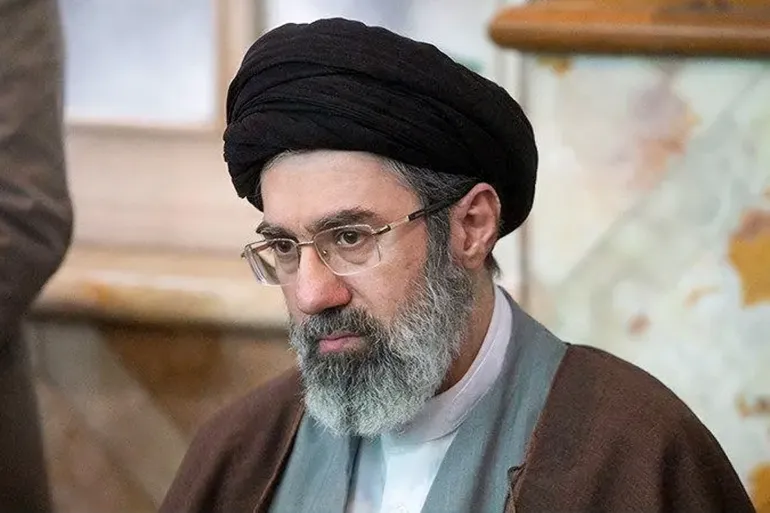 المرشد الإيراني يحث الحكومة على مواجهة الصعوبات الاقتصادية