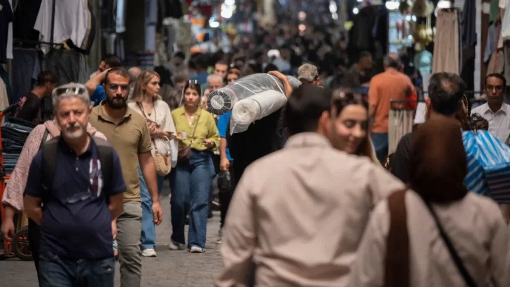 وساطات لإعادة واشنطن وطهران للمفاوضات… وترمب يعد الحرب «أمراً بسيطاً»