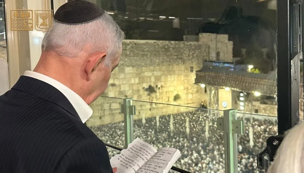 نتنياهو يقتحم أنفاق “حائط البراق” في القدس: لا يمكن لأحد أن يكون هنا غيرنا