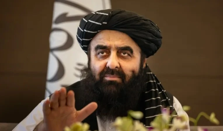 أفغانستان تدعو باكستان إلى حل الخلافات بينهما بالحوار والدبلوماسية
